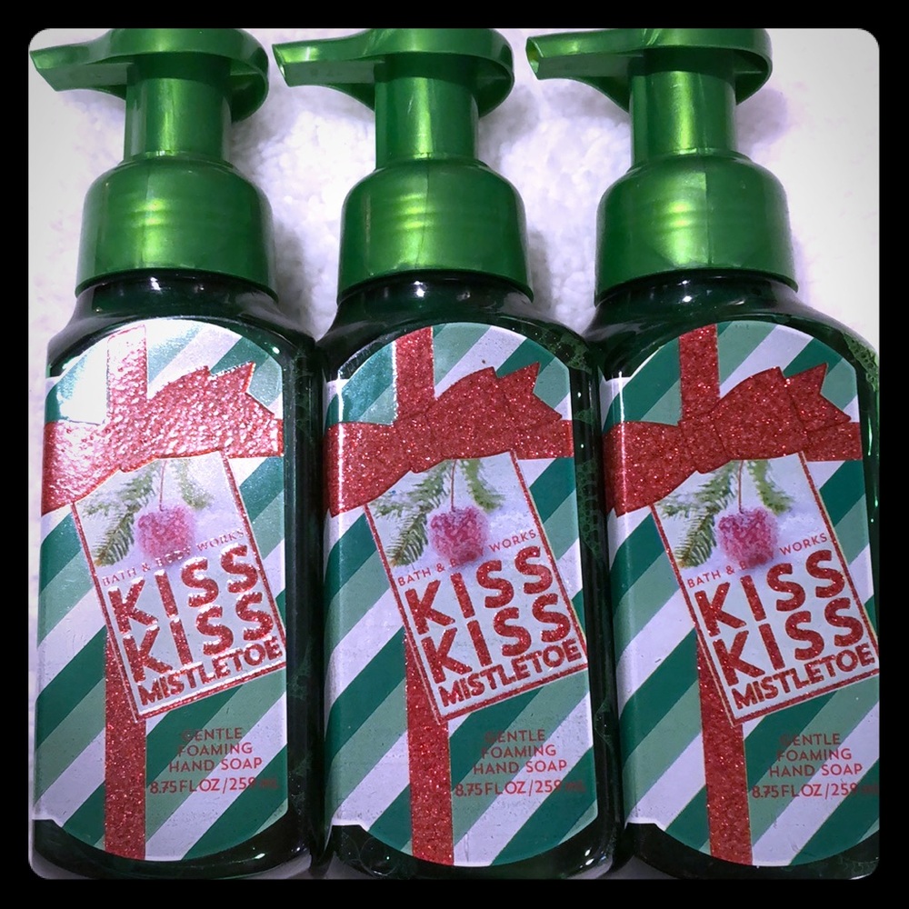 Bath & Body Works KISS KISS Mistletoe hand soap x3